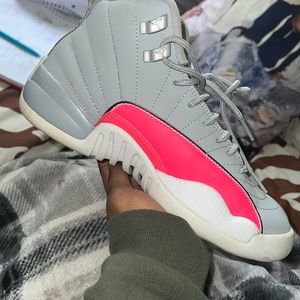 Air jordan 12 retro (grade school)